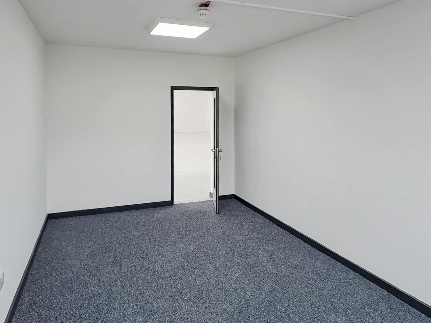 Industrial Unit in Poole - photo 2