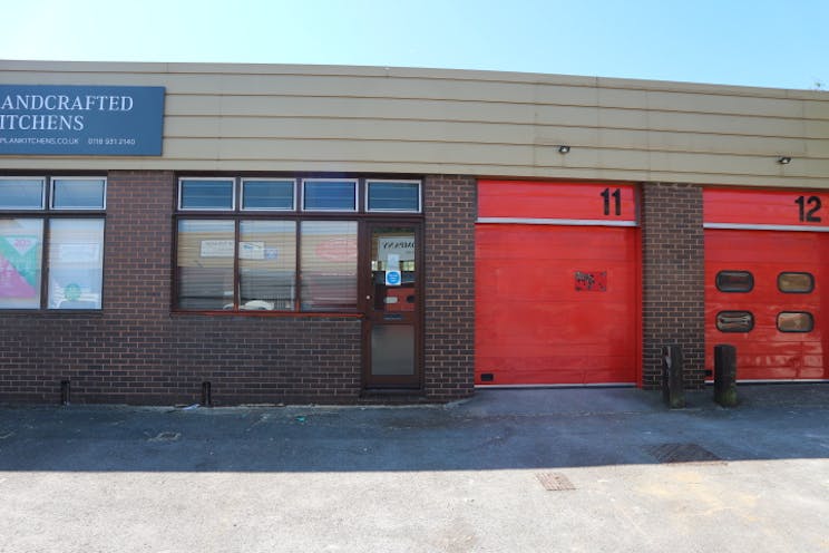 Units 10, 11 & 12 The Micro Centre, Reading, Industrial / Warehouse To Let - Micro Centre Unit 11 Exterior