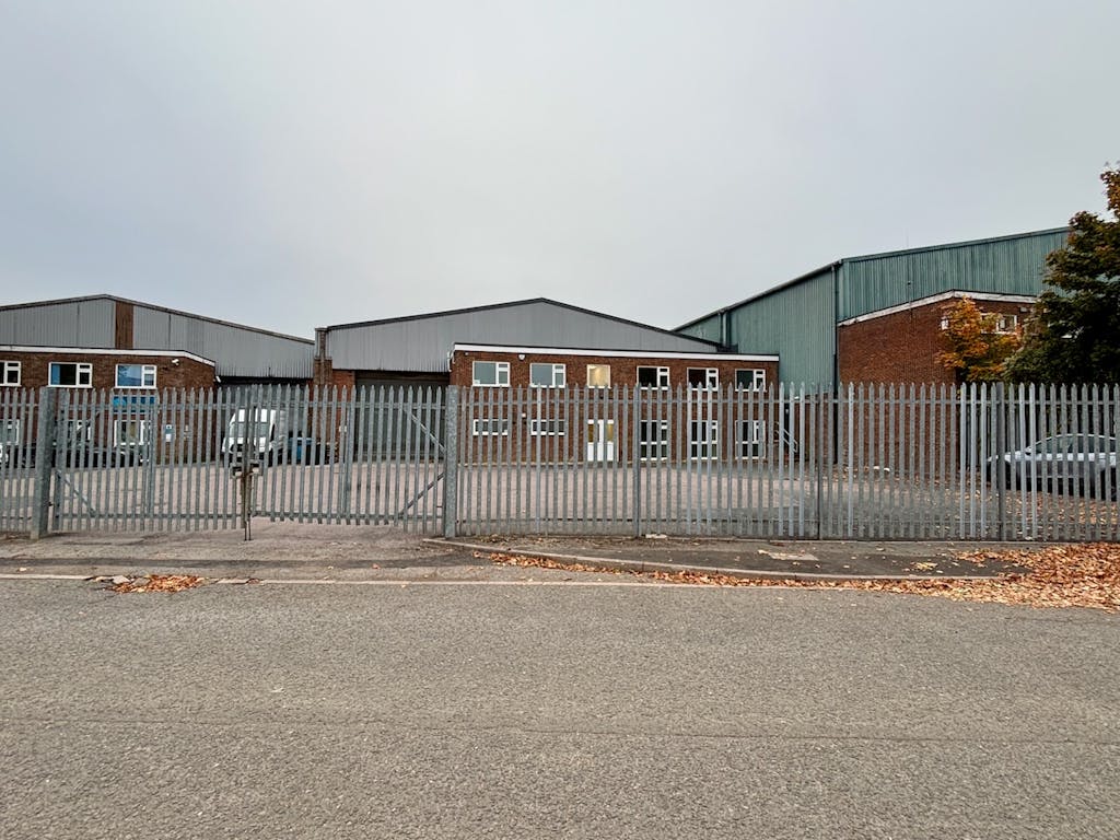 4 Frenchs Avenue Dunstable Warehouse enclosed yard