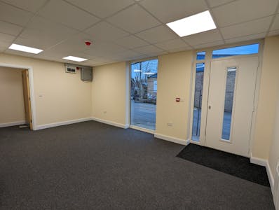 Unit 15, Kings Langley, Office To Let - PXL_20240108_084819962.jpg