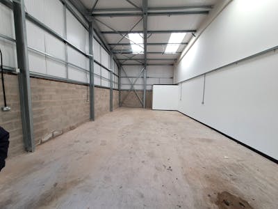 Unit 15C Alexandra Trading Estate, Industrial / Warehouse To Let - p2.jpg