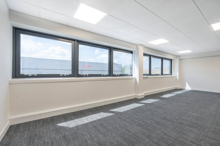 Unit B5, Worton Grange Industrial Estate, Reading, Industrial / Warehouse To Let - IW090524CA105.jpg