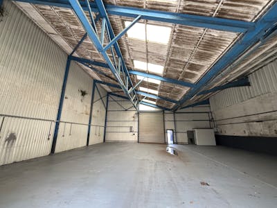 Unit E, Pantglas Industrial Estate, Caerphilly, Industrial To Let - IMG_7167.jpeg