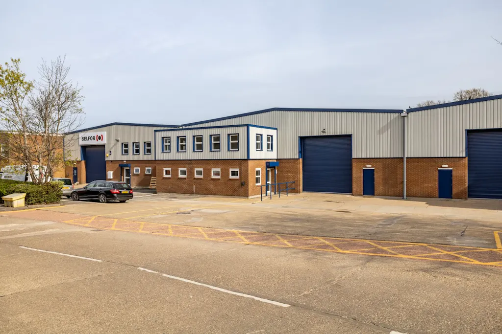 Unit 2 Walter Lawrence Trading Estate, Lawrence Industrial Estate, Dunstable, LU6 1BD