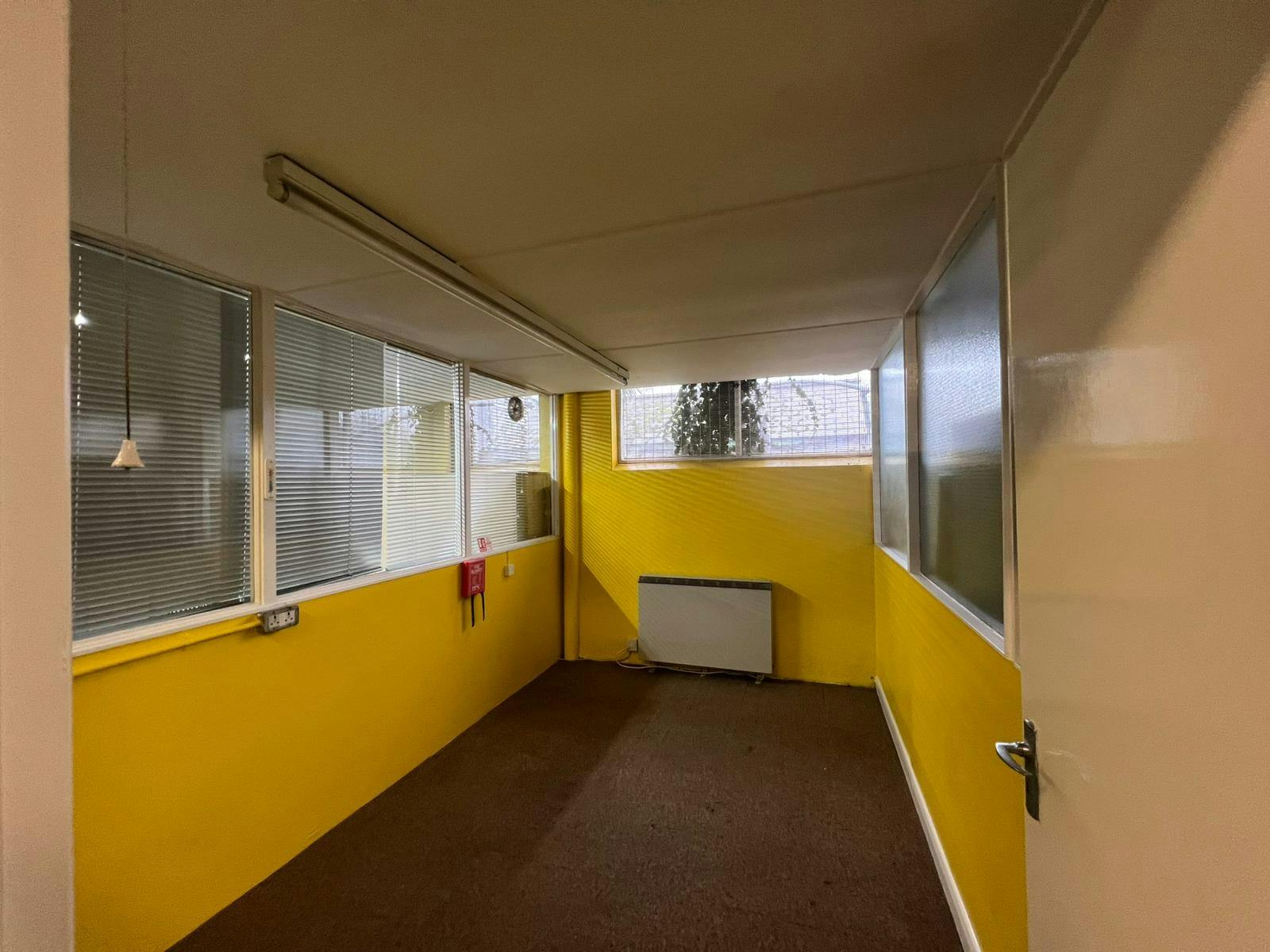 214 Station Road, Addlestone, Offices / Industrial / Warehouse To Let - 214 Station Road Addlestone 2.jpg