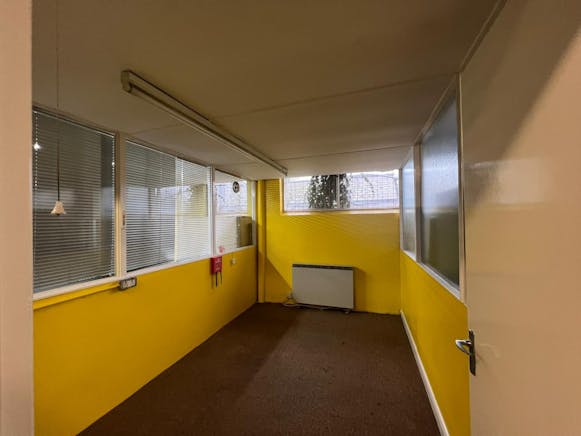 214 Station Road, Addlestone, Offices / Industrial / Warehouse To Let - 214 Station Road Addlestone 2.jpg