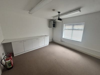 2 London Road, Waterlooville, Investment / Office / Retail For Sale - IMG_9357.JPEG