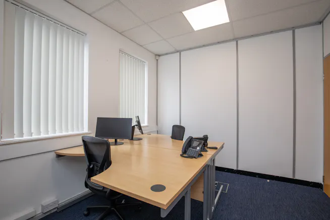 Alexandra Gate Business Centre, Cardiff, Offices To Let - Office g               (3-4 people).JPG