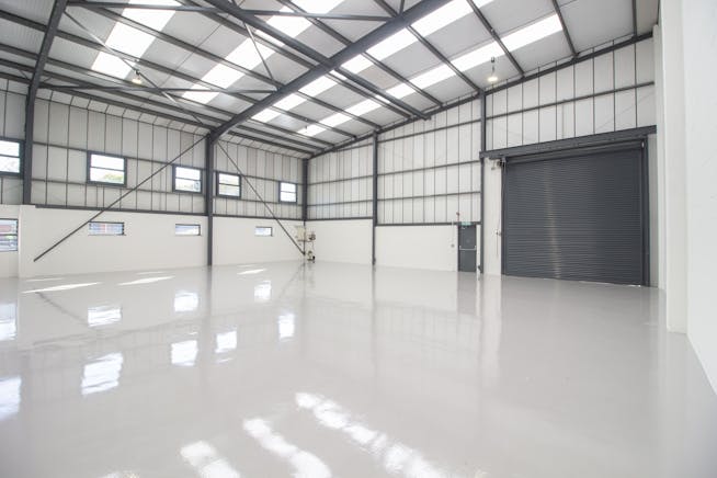 Unit 8 Airlinks Industrial Estate, Heston, Industrial / Warehouse To Let - 2.jpg