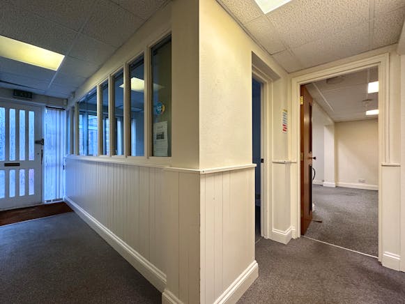 42b High Street North, Dunstable, Office To Let - IMG_5242.JPG