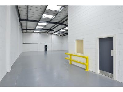 Unit 3A, Parkway Trading Estate, Trafford Park, Industrial To Let - Photo 3