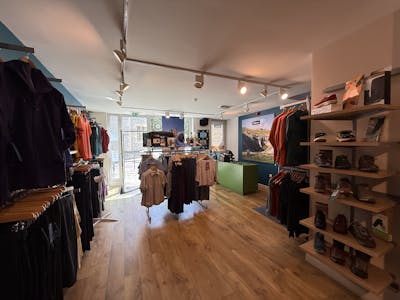 24 The Square, Winchester, Retail To Let - IMG_1354.jpg
