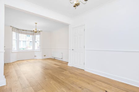 Frobisher Street, London, Semi-detached / Terraced house To Let - Front Room