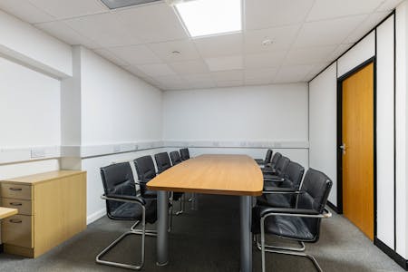 Showroom / Warehouse unit, 4-12 Kempson Close, Aylesbury, E (Commercial / Business / Service) / Industrial / Retail To Let - 101955_4-12-Kempson-Close-Gatehouse-Way (20).jpg