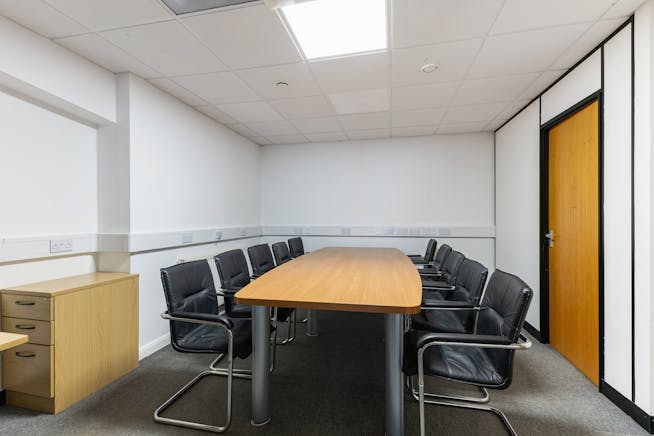 Showroom / Warehouse unit, 4-12 Kempson Close, Aylesbury, Industrial / Retail To Let - 101955_4-12-Kempson-Close-Gatehouse-Way (20).jpg