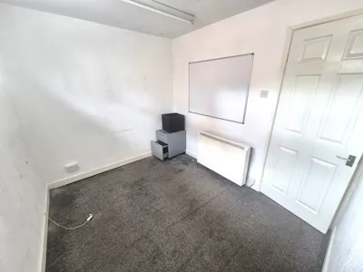 13-15 Princess Street, Bolton, Office / Retail To Let - 20260629_130557.jpg