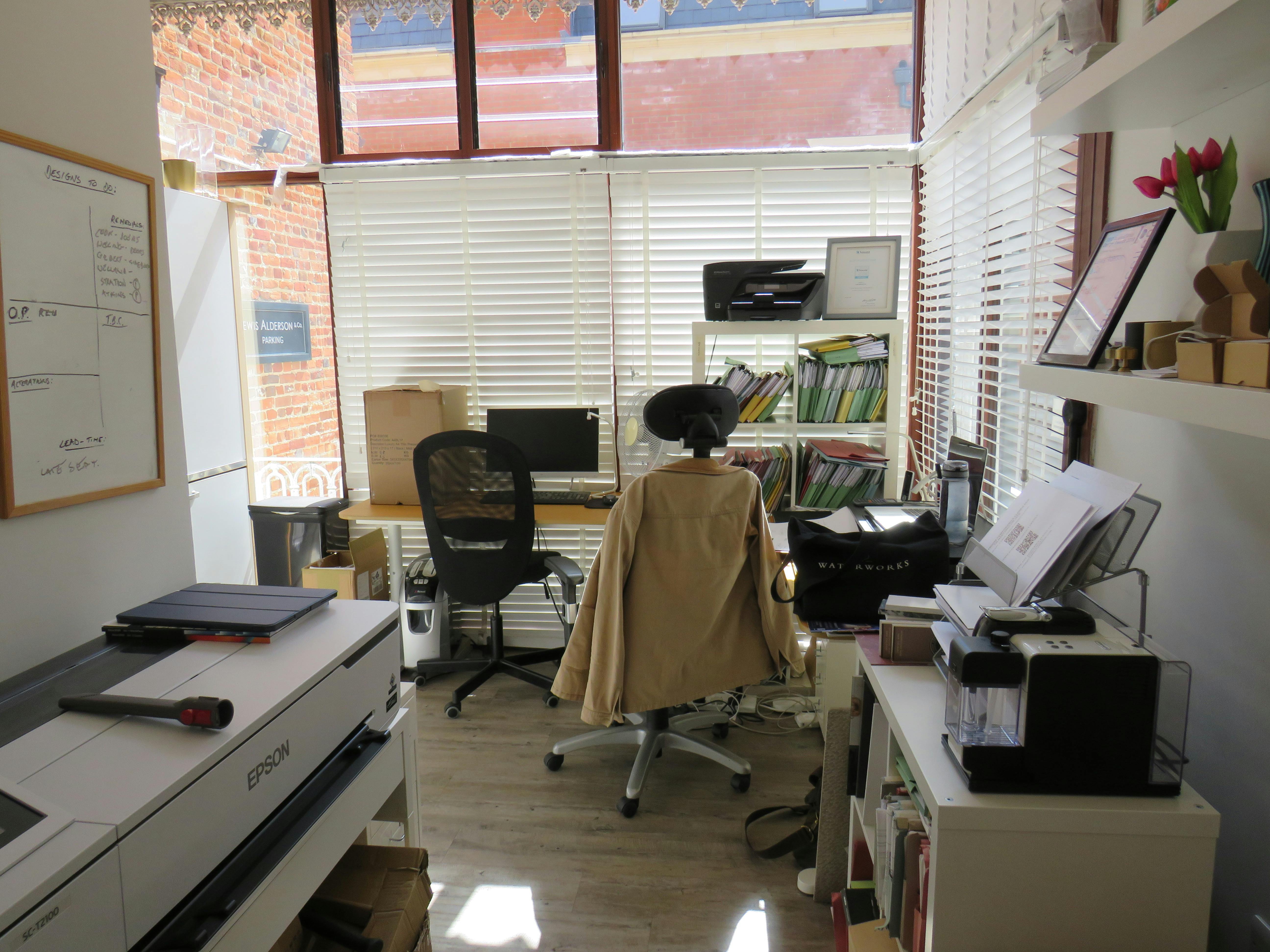 The Lodge, Hartley Wintney, Offices / Retail To Let - IMG_1802.JPG