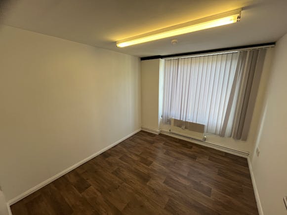 6 Grafton Street, High Wycombe, Industrial / Offices For Sale - 20250408_081510313_iOS.jpg