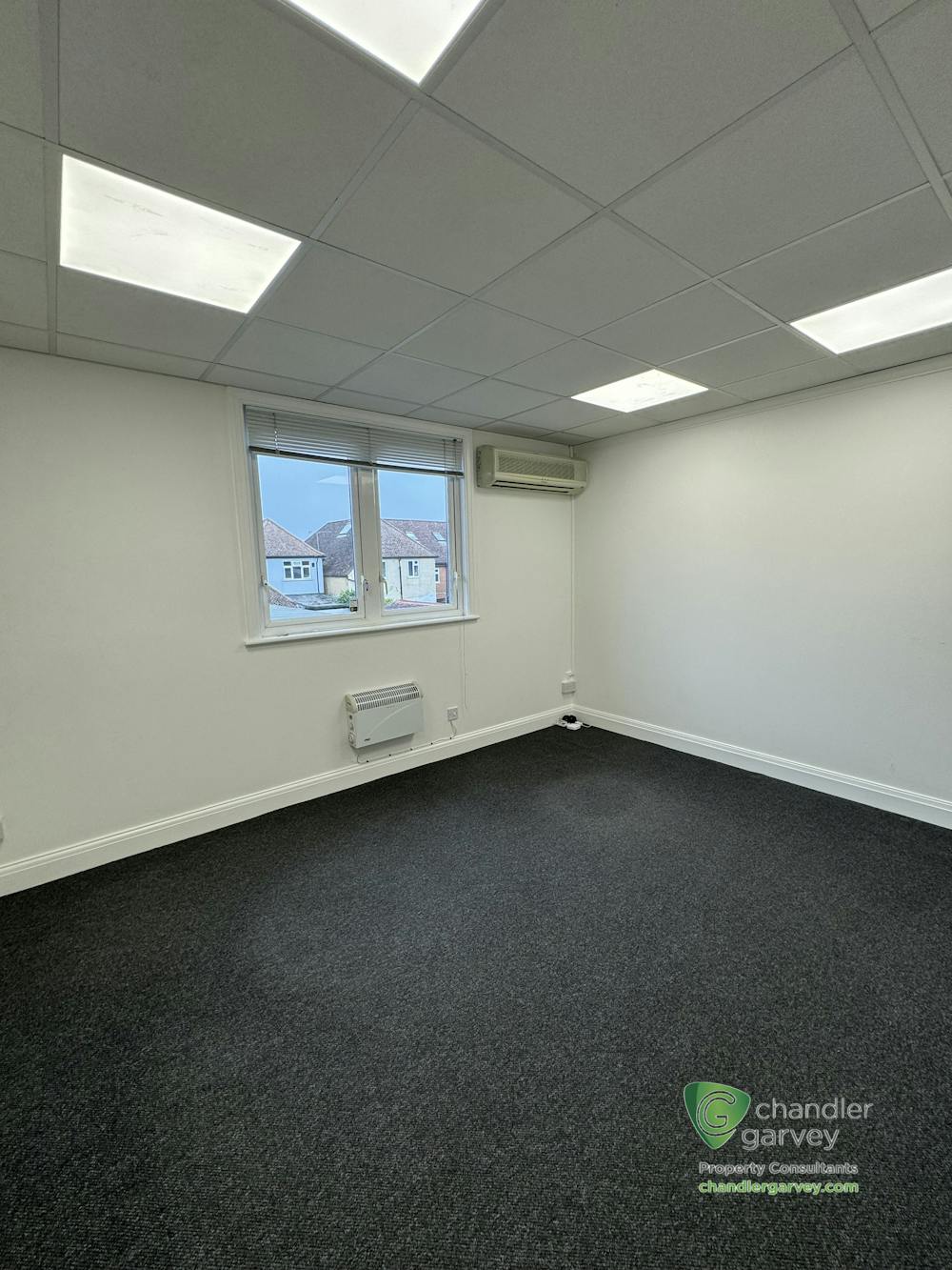 Chiltern Business Centre, 63-65 Woodside Road - IMG_4384.jpeg