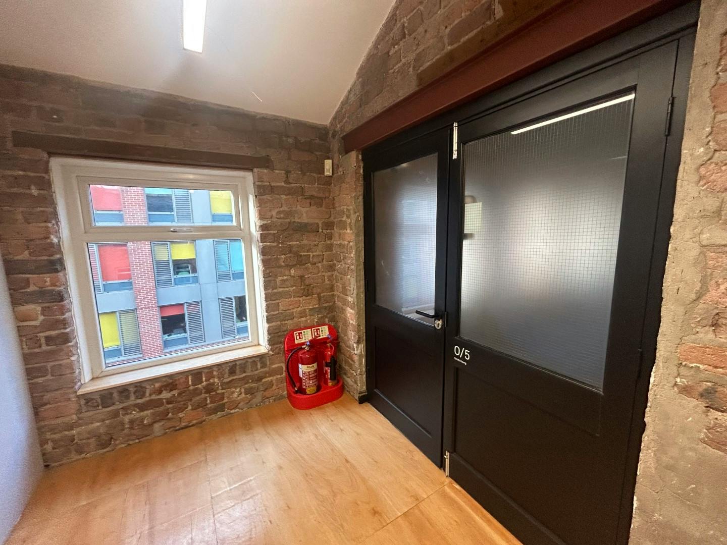 Office in Liverpool - photo 3