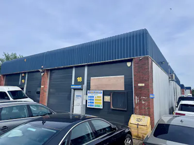 18 The Hawthorn Centre, Harrow, Industrial To Let - 18 Hawthorn Centre (2).jpg