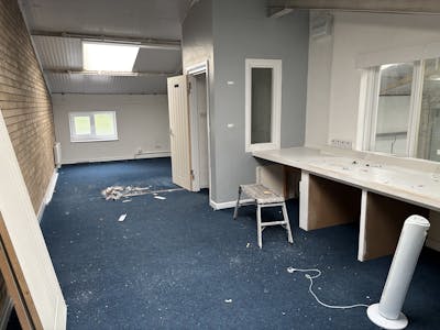 Unit 9, Ynyswen Industrial Estate, Treorchy, Industrial To Let - IMG_1704.jpg