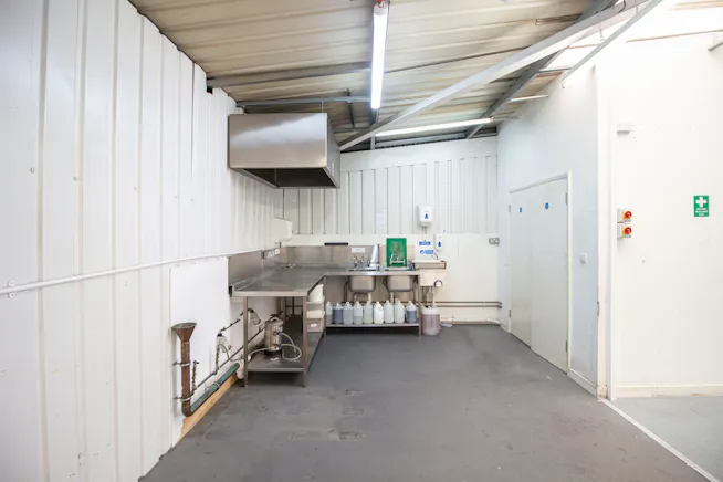 Unit 5 AMC Business Centre, Park Royal, Industrial / Warehouse To Let - 6.jpg