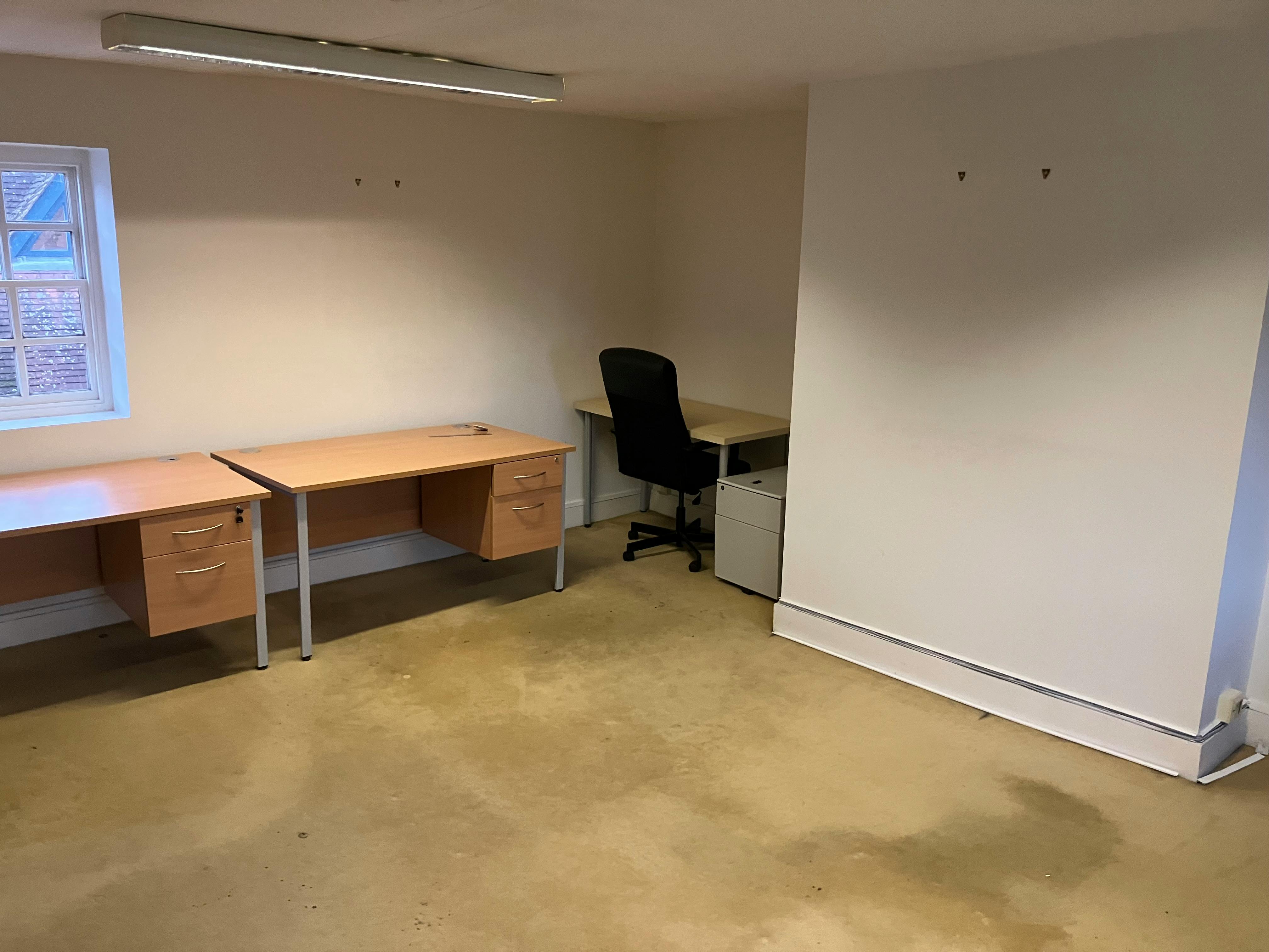 Office in Winchester - photo 3