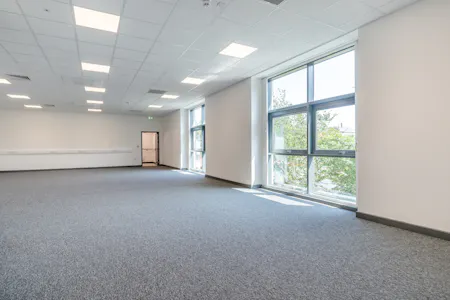 Unit 16, Central Trading Estate, Mosley Road, Trafford Park, Industrial To Let - 8698361-interior06-800.jpg