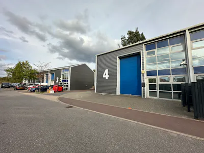 Unit 4 Aerodrome Road, Hendon, Industrial / Office To Let - 20260928_153848349_iOS.jpg