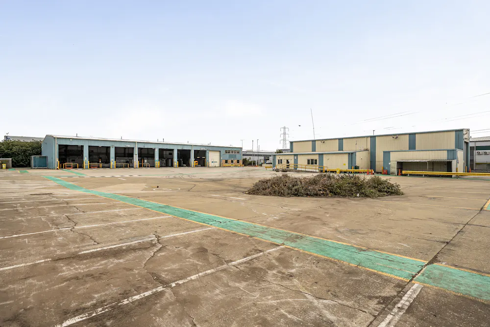 Former Arriva Bus Garage, Aylesbury, Industrial/Logistics / Open Storage To Let - 1509088 (9).jpg