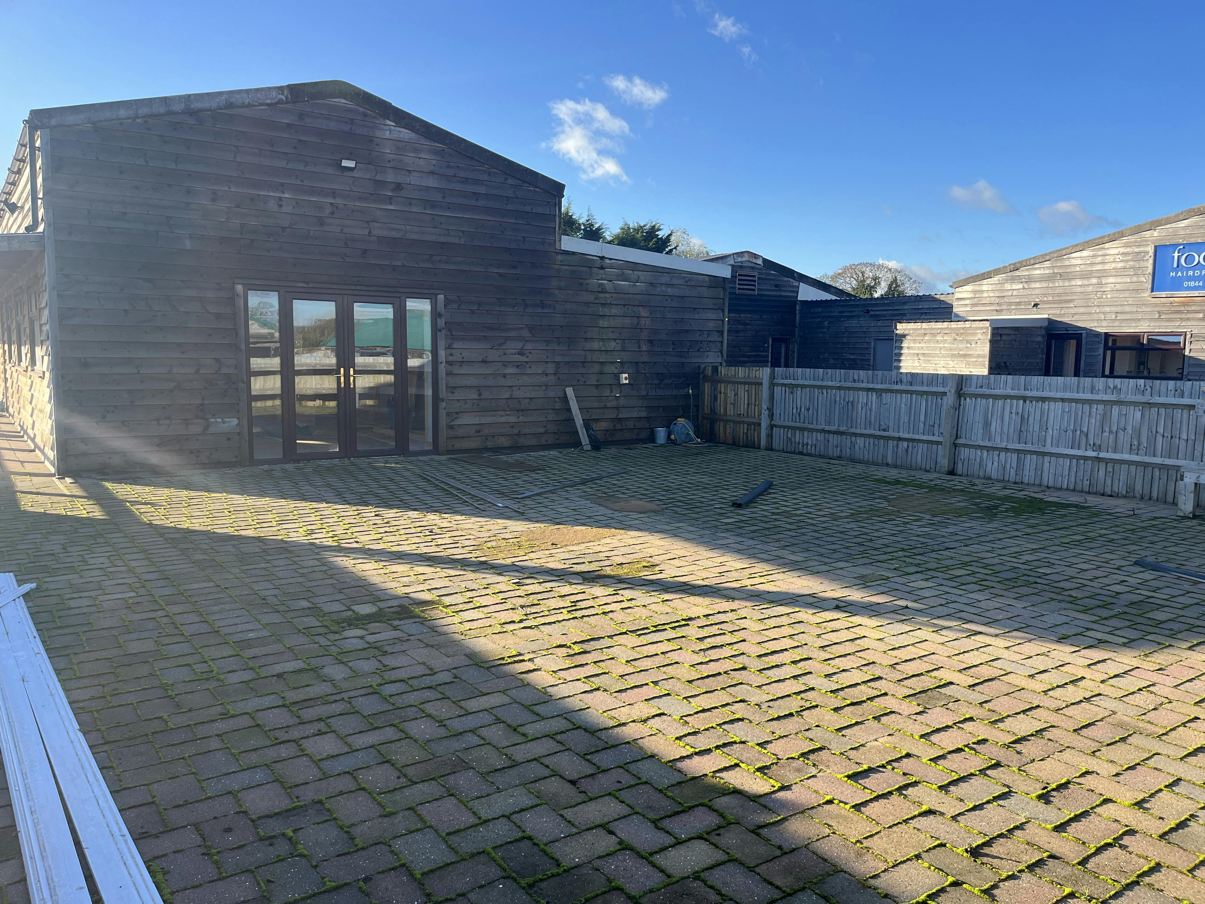 Bradmoor Farm, Stanbridge Road, Aylesbury, Retail / D1 (Non Residential Institutions) To Let - IMG_5076.JPG