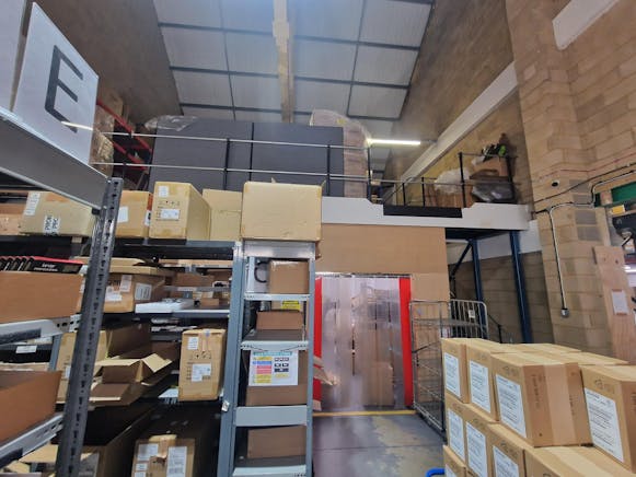 Unit 4 The Rutherford Centre, Basingstoke, Industrial To Let - 20251118_161708  Unit 4.jpg