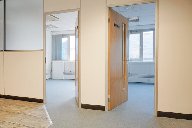 Office Suites, Elsinore House, Aylesbury, Offices / Offices To Let - 8_DSC8302.jpg