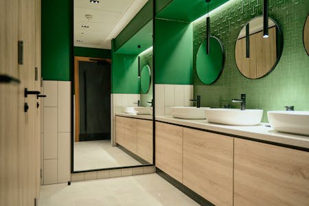 humanSpaces - 10 South Parade, Leeds, Serviced Office To Let - Toilets.jpg