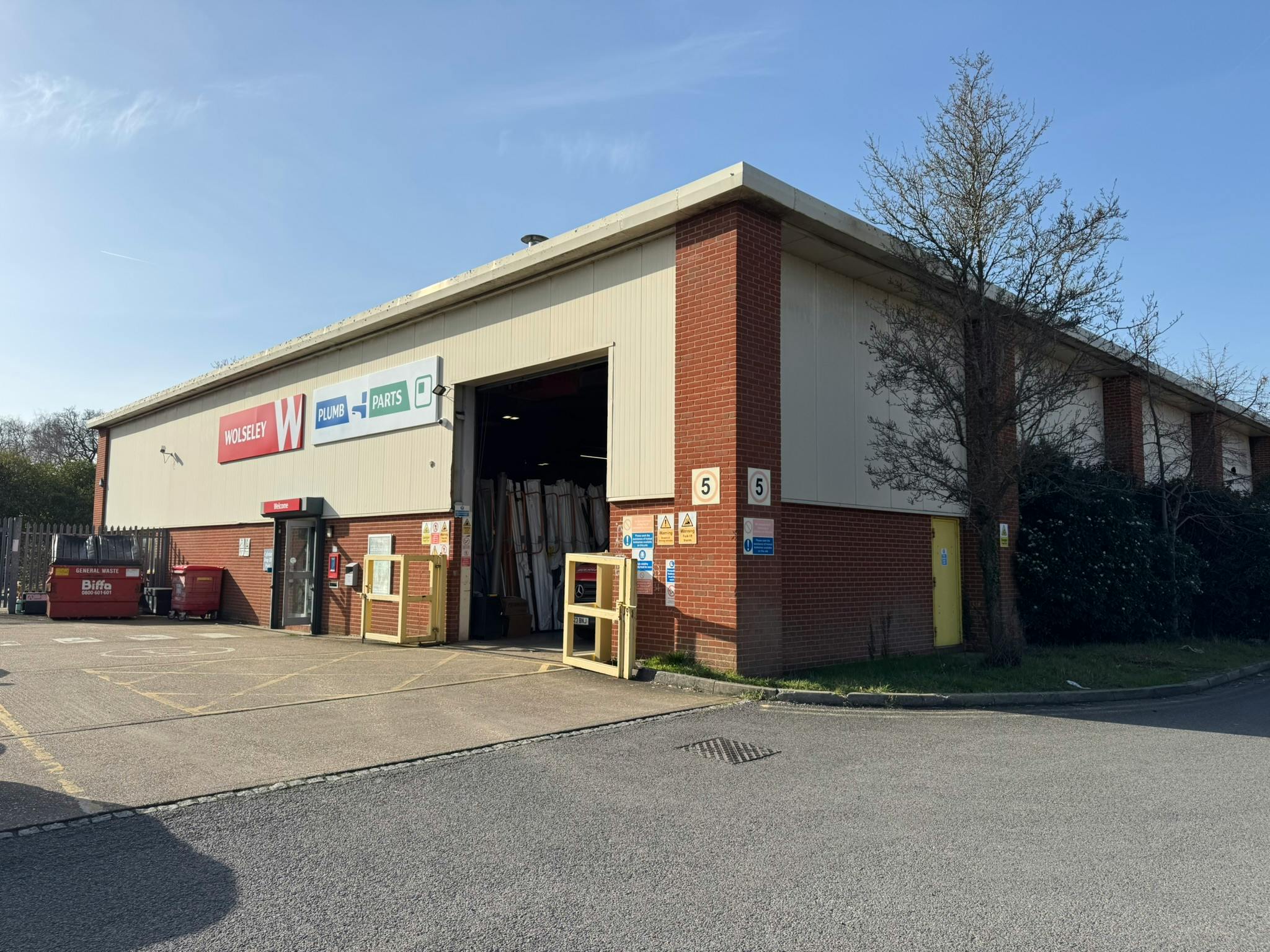 Plumb Centre, Send, Industrial / Warehouse To Let - IMG_6679.JPEG