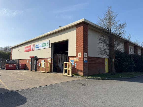 Plumb Centre, Send, Industrial / Warehouse To Let - IMG_6679.JPEG