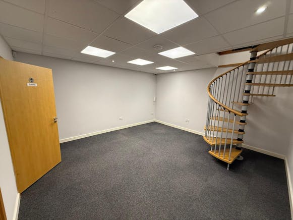 2 Parkside Centre, Southend-on-Sea, Industrial To Let - IMG20251014WA0002.jpg