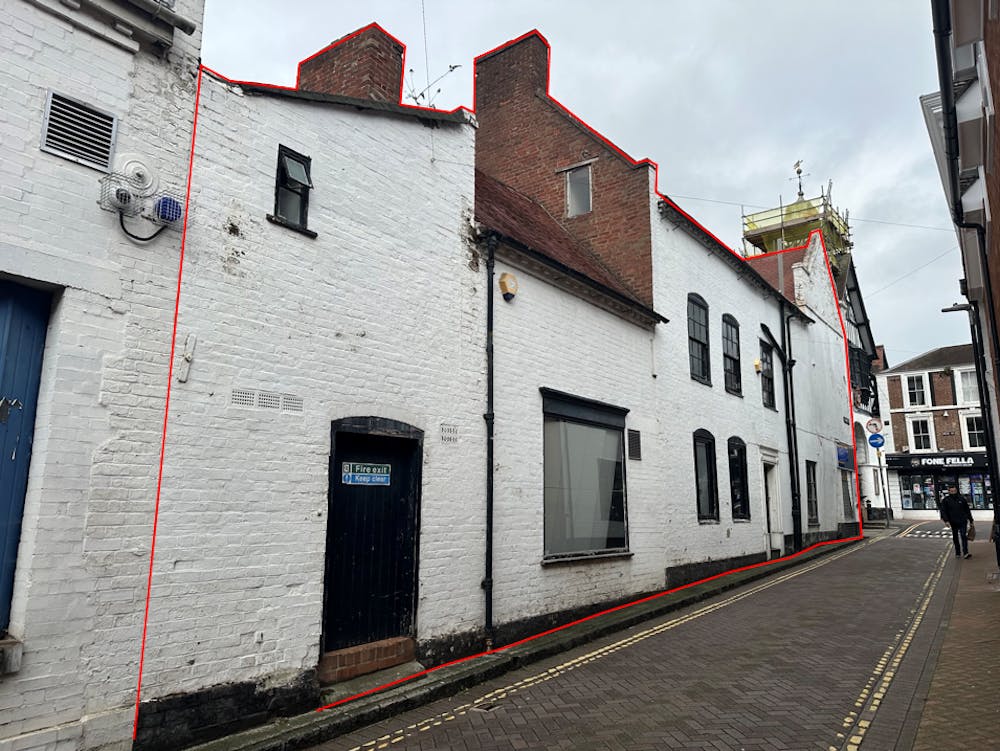 32 High Street - E2 Marked.png