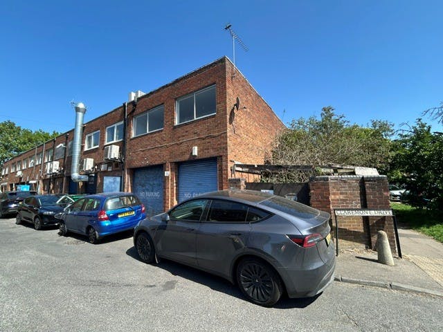 27 High Street, Shepperton, A3 / Retail To Let - Rea Double Loading.jpg
