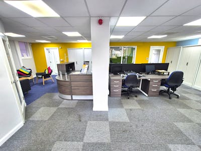 386 Buxton Road, Stockport, Office / Retail To Let - 20250717_123531.jpg