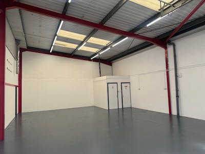 Unit 17, Hawthorn Centre, Harrow, Warehouse To Let - 17 Hawthorn Centre 22.jpg