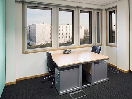 Office in West Drayton - photo 4