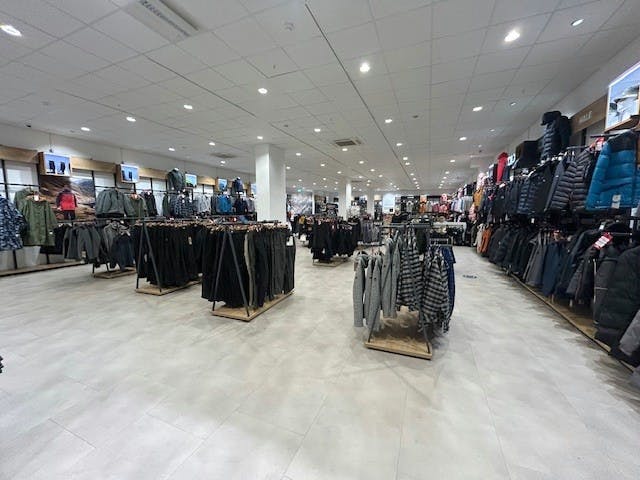 126 Peascod Street, Windsor, Retail To Let - Int ii.jpg