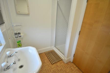 1 Crompton Avenue, Bolton, Office / Retail For Sale - First Floor Shower Room