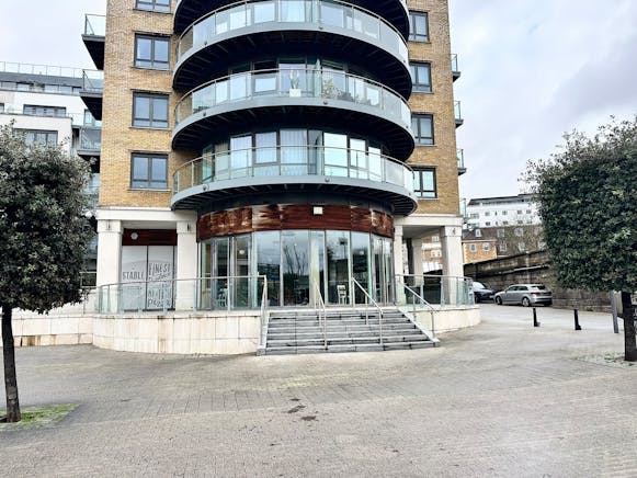 Unit 12, 8 Kew Bridge Road, Brentford, Restaurant To Let - IMG_2556.JPEG