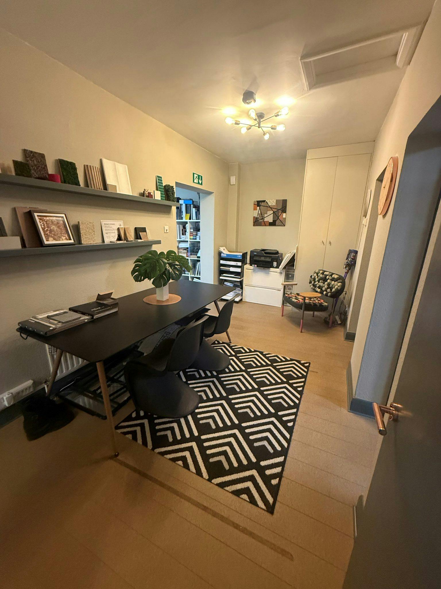 Office in Surbition - photo 3