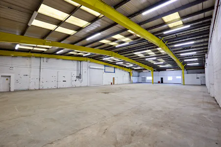 Unit 2 Greenbridge Centre, Greenbridge Road, Swindon, Industrial / Warehouse To Let - TH4AAF~1.JPG