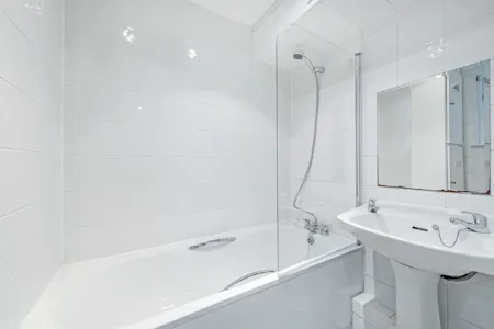 St John Street, London, Residential Flat To Let - Bathroom