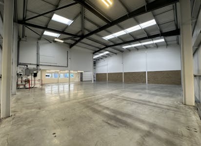 Unit 678, River Gardens, Feltham, Industrial/Logistics To Let - 20240428_205049000_iOS.jpg